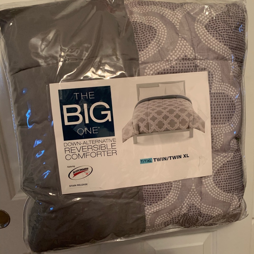 Gray Comforter (Twin)
